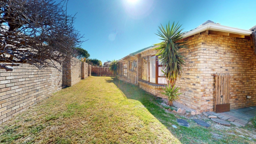 3 Bedroom Property for Sale in Summerstrand Eastern Cape
